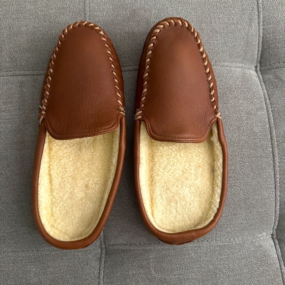 Women's Lands End Fur Lined Moccasin Slippers - Picture 1 of 6